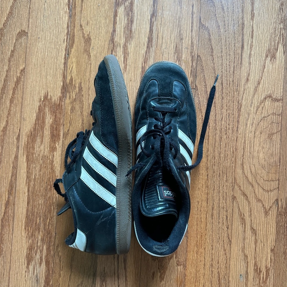Supper cute men’s sambas, got them for my dad and he barely wore them